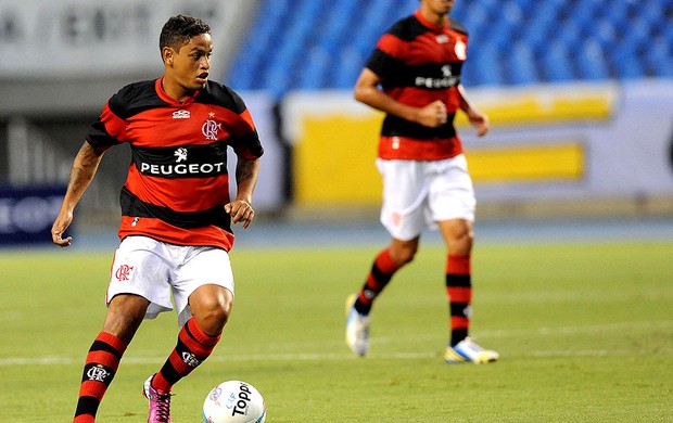 Carlos Eduardo no jogo do Flamengo contra o Botafogo (Foto: Alexandre Vidal / Fla Imagem)