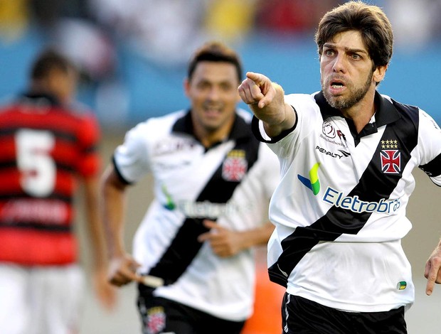 Juninho pernambucano vasco gol Atlético-go (Foto: Adalberto Marques / Agência Estado)