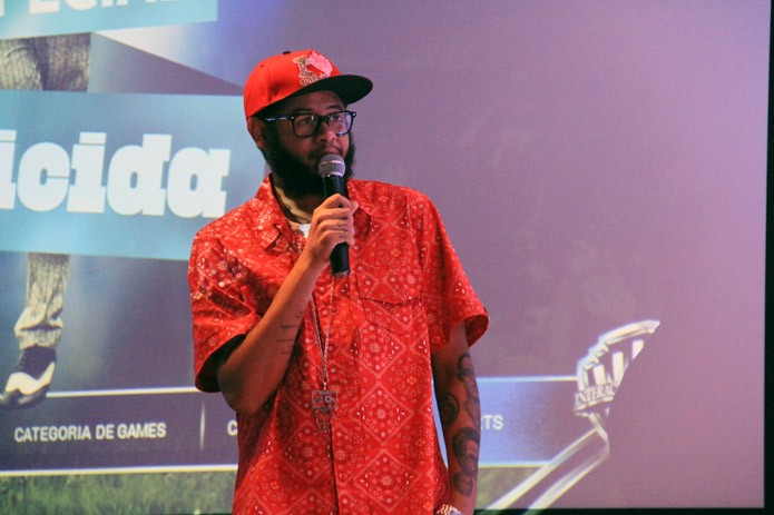 O rapper Emicida é o músico brasileiro convidado para integrar a trilha sonora de FIFA neste ano (Foto: Renato Bazan/TechTudo) (Foto: O rapper Emicida é o músico brasileiro convidado para integrar a trilha sonora de FIFA neste ano (Foto: Renato Bazan/TechTudo)) O rapper Emicida é o músico brasileiro convidado para integrar a trilha sonora de FIFA neste ano (Foto: Renato Bazan/TechTudo) (Foto: O rapper Emicida é o músico brasileiro convidado para integrar a trilha sonora de FIFA neste ano (Foto: Renato Bazan/TechTudo))