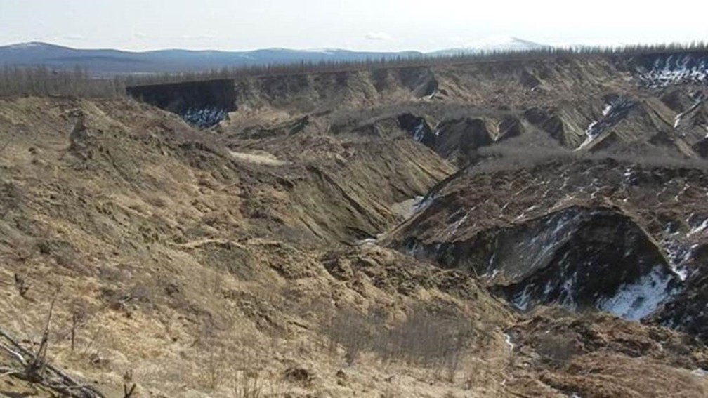 À medida que o permafrost degela, gases como dióxido de carbono e metano são liberados e aceleram o aquecimento global  (Foto: Julian Murton)