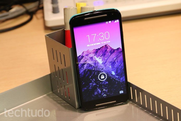 Moto G 2014 ganhou tela maior e cartão microSD (Foto: Isadora Diaz/TechTudo)