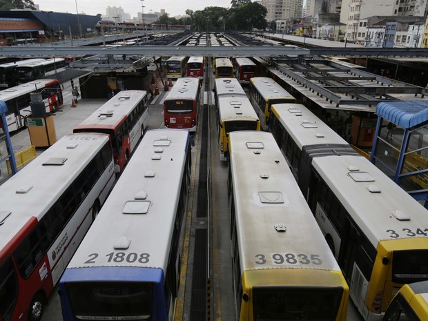 Paralisação afeta ao menos 15 terminais de ônibus nesta quarta-feira (10) (Foto: Nelson Antoine/Fotoarena/Estadão Conteúdo)