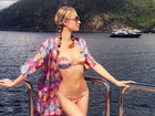 Paris Hilton mostra corpaço em foto de biquíni em Ibiza
