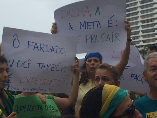 Grupo (e MORADORES)  fazem manifestação na porta de triplex (OAS BANCOOP) em Guarujá, SP - G1 GLOBO Guaruja_manifestacao_2