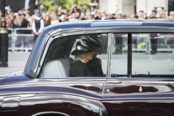 A rainha consorte Camilla e a Princesa Kate Middleton no funeral da Rainha Elizabeth II (Foto: Getty Images)