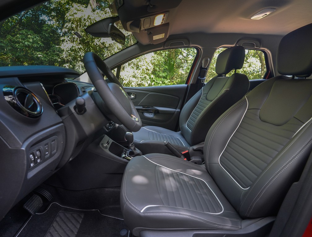 Posição de dirigir do Renault Captur é alta (Foto: Gustavo Epifânio/Renault)