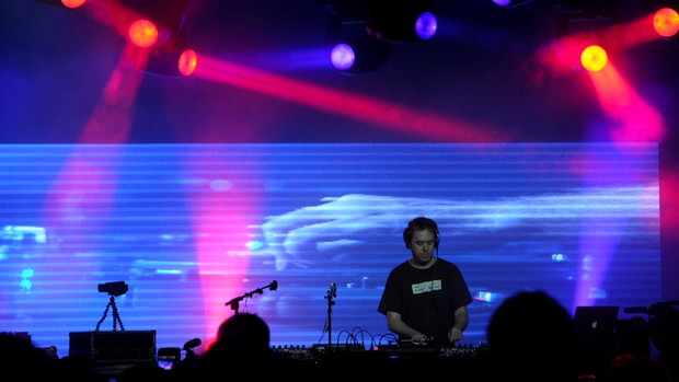 Cut Chemist se apresenta no primeiro dia do Sónar, no palco SonarVillage (Foto: Flavio Moraes/ G1) Cut Chemist se apresenta no primeiro dia do Sónar, no palco SonarVillage (Foto: Flavio Moraes/ G1)