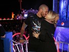 Beija! Beija! Famosas namoram no quarto dia do Rock in Rio 