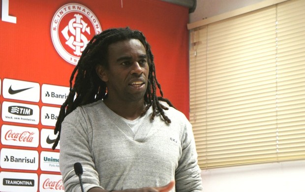 Tinga, volante do Inter no Beira-Rio (Foto: Diego Guichard/GLOBOESPORTE.COM)
