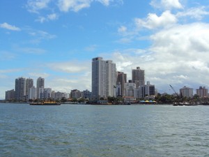 Prédios em construção na Ponta da Praia, em Santos, ao lado do maior porto da América Latina (Foto: Anay Cury/G1) Prédios em construção na Ponta da Praia, em Santos, ao lado do maior porto da América Latina (Foto: Anay Cury/G1)