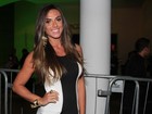 Nicole Bahls usa vestido curtinho em festa em São Paulo