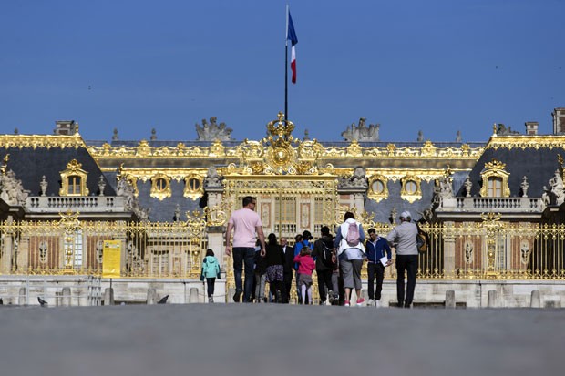 Turistas no Palácio de Versailles, na França (Foto: Kenzo Tribouillard/AFP) Turistas no Palácio de Versailles, na França (Foto: Kenzo Tribouillard/AFP)