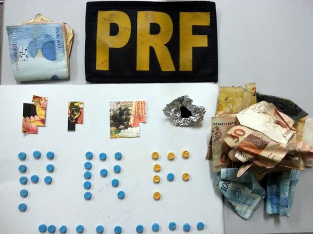 Droga foi apreendida após acidente que resultou em morte no RN (Foto: PRF/Divulgação)