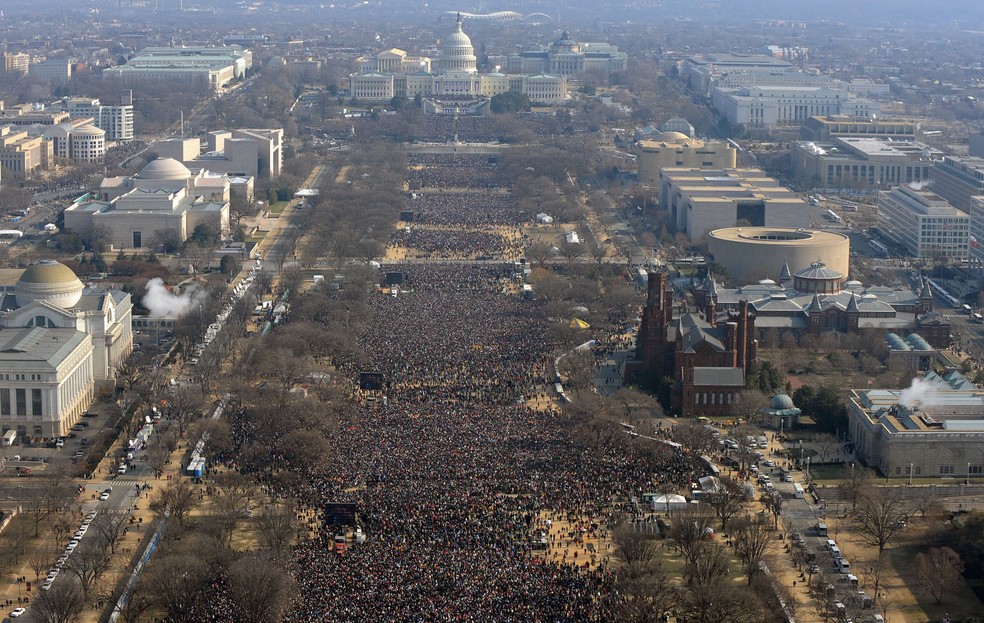 Público comparece à posse de Barack Obama em Washington em 2009 (Foto: Jewel Samad/AFP/Arquivo)