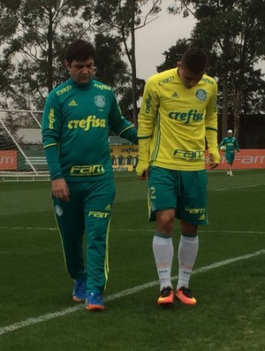 Cuca estuda Tchê Tchê na lateral do Palmeiras