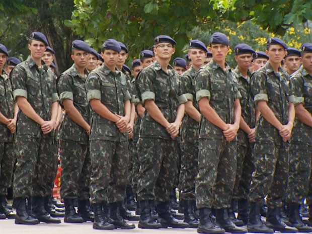 Exército recebe cadetes aprovados em escola preparatória de Campinas (Foto: Sávio Monteiro/EPTV)