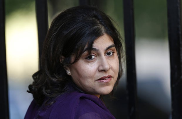 Sayeeda Warsi em foto de Agosto de 2013; secretária de Estado britânica pediu demissão por divergências na política oficial sobre Gaza (Foto: Suzanne Plunkett/Reuters)