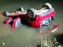 Carro perde controle, capota e cai dentro do Lago Paranoá, no DF