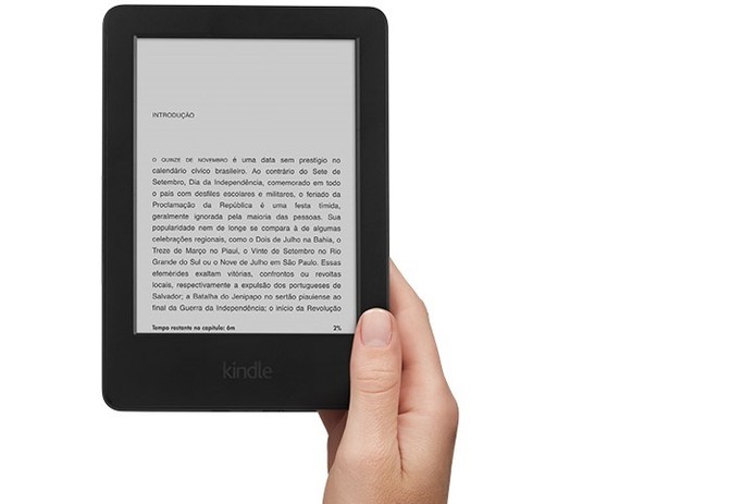 Com tamanho pequeno e leve, será possível levar o novo Kindle no bolso (Foto: Reprodução/Amazon) Com tamanho pequeno e leve, será possível levar o novo Kindle no bolso (Foto: Reprodução/Amazon)