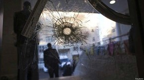Dois homens armados com facas, machados e revólveres atacaram uma sinagoga em Jerusalém Ocidental (Foto: Reuters/ BBC) Dois homens armados com facas, machados e revólveres atacaram uma sinagoga em Jerusalém Ocidental (Foto: Reuters/ BBC)