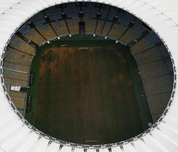 Maracanã gramado 12/01/2017 (Foto: Reuters)