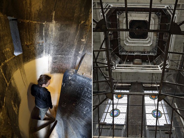À esq., turista sobe escada em espiral da Torre de Sain-Jacques, em Paris; à dir., o interior da torre (Foto: Philippe Wojazer/Reuters)