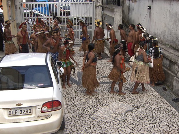 Protesto índios na Bahia (Foto: Imagem / TV Bahia)