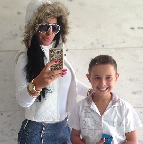 Kamyla Simioni com o filho (Foto: Instagram/ Reprodução)