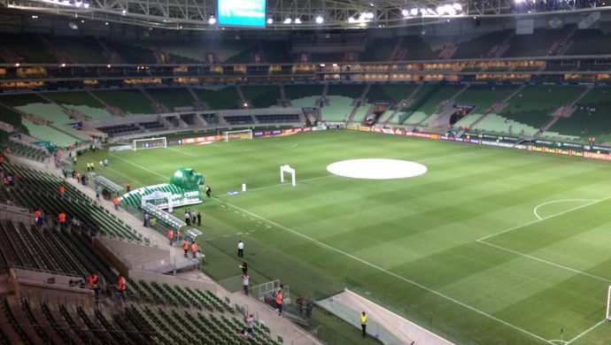 Sem notícias da arena, palmeirenses minimizam estado do gramado