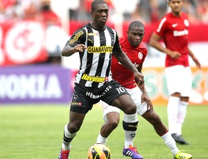 Seedorf Internacional e Botafogo (Foto: Nabor Goulart / Agência estado) Seedorf Internacional e Botafogo (Foto: Nabor Goulart / Agência estado)