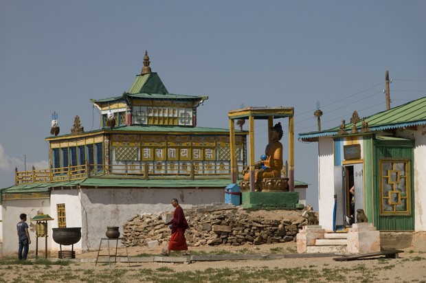 Regresso ao monastério Khamar, no deserto do Gobi: o movimento de fiéis cresce com o passar dos anos. (Foto: © Haroldo Castro/Época) Regresso ao monastério Khamar, no deserto do Gobi: o movimento de fiéis cresce com o passar dos anos. (Foto: © Haroldo Castro/Época)