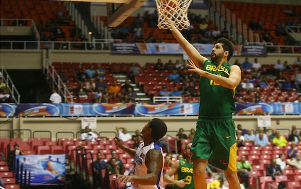 Giovanonni Reública Dominicana x Brasil basquete (Foto: FIBA)
