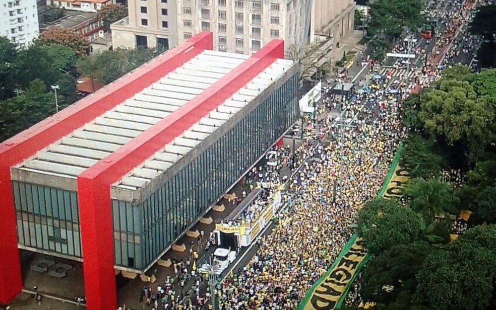 Manifestação em frentre ao Masp (Foto: GloboNews/G1)