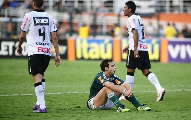 Valdivia, do Palmeiras, lamenta chance desperdiçada (Foto: Marcos Ribolli / Globoesporte.com)