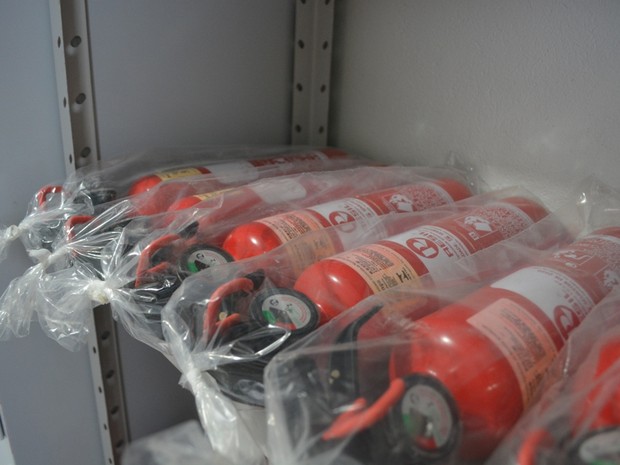 Empresários temem que estoque de extintores aumentem com decisão (Foto: Jonatas Boni/ G1)