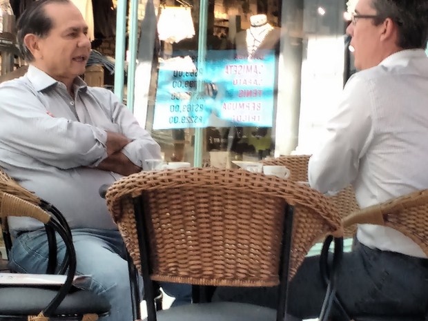 Cícero Gomes (PMDB) se encontra em café com o empresário Marcelo Plastino (Foto: Reprodução/EPTV)