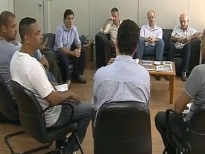 Representantes da prefeitura e dos servidores de Marília se reuniram (Foto: Reprodução / TV TEM)