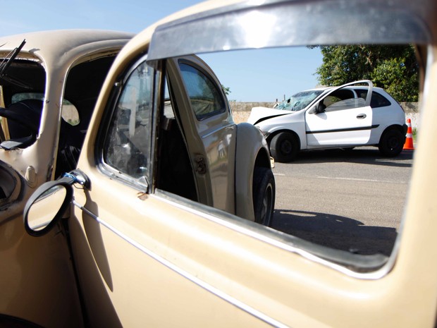 Dois carros bateram de frente. (Foto: Gerson Gonçalo/Site Ururau)