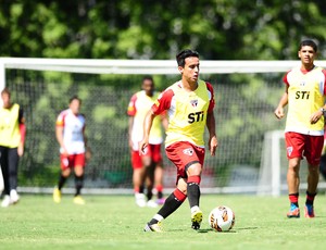 Jadson no treino do São Paulo (Foto: Marcos Ribolli)