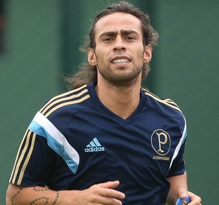 Valdivia se reapresenta ao Verdão e manterá tratamento na Academia