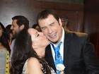 John Travolta posa para fotos com famosos em show no Rio