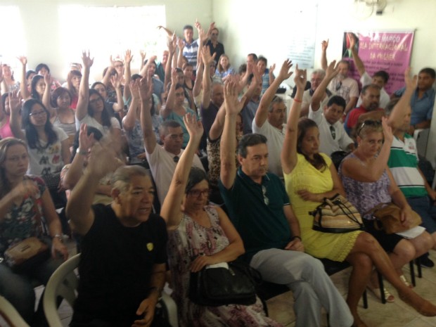 Servidores do INSS em Londrina decidiram em plenária pela suspensão da greve nesta sexta-feira (25) (Foto: Alberto D´Angele/ RPC Londrina)