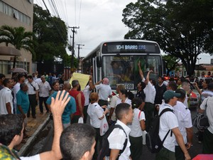 Representantes do Sindicato dos Motoristas de Ônibus da Paraíba participaram da manifestação (Foto: Walter Paparazzo/G1)