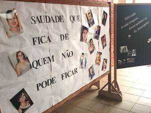 Murais também foram colocados nos corredores da escola em Borborema com homenagens às vítimas (Foto: Ana Carolina Levorato / G1)