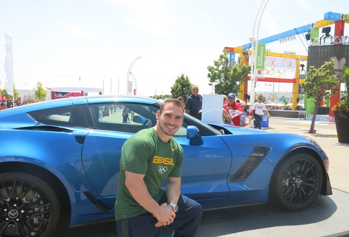 Arthur Zanetti e a paixão por carros (Foto: Amanda Kestelman)