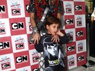 Acompanhada do filho, Claudia Leitte festeja aniversário de canal de TV