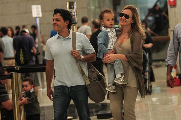 Eliana com o filho Arthur e o marido Joao Marcelo Boscoli (Foto: Manuela Scarpa /Foto Rio News)