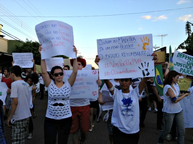 Estudantes participam de protesto (Foto: Ivanete Damasceno/G1)