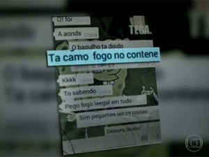 'Tacamos fogo', escreve jovem suspeito de atear fogo em UPP do Rio (Foto: Reprodução/TV Globo)