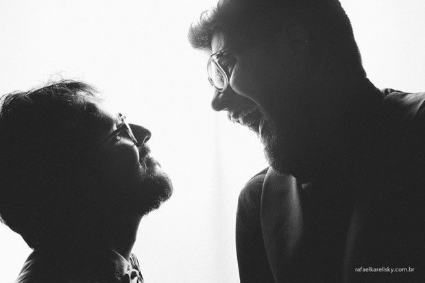 Thomas e Juca, em foto de seu álbum de casamento (Foto: Rafael Karelinsky/Divulgação) Thomas e Juca, em foto de seu álbum de casamento (Foto: Rafael Karelinsky/Divulgação)